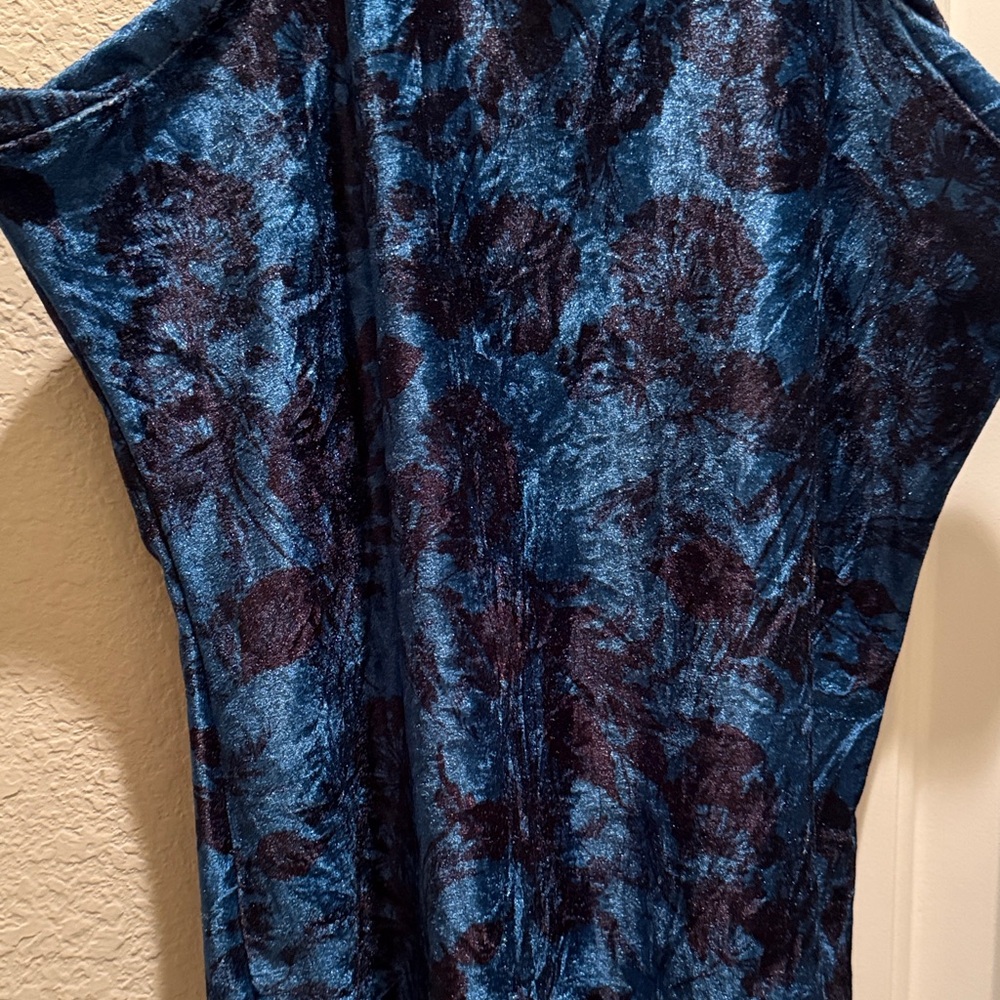 Pilcro Women’s Blue Patterned Racerback Tank Top - Picture 3 of 5